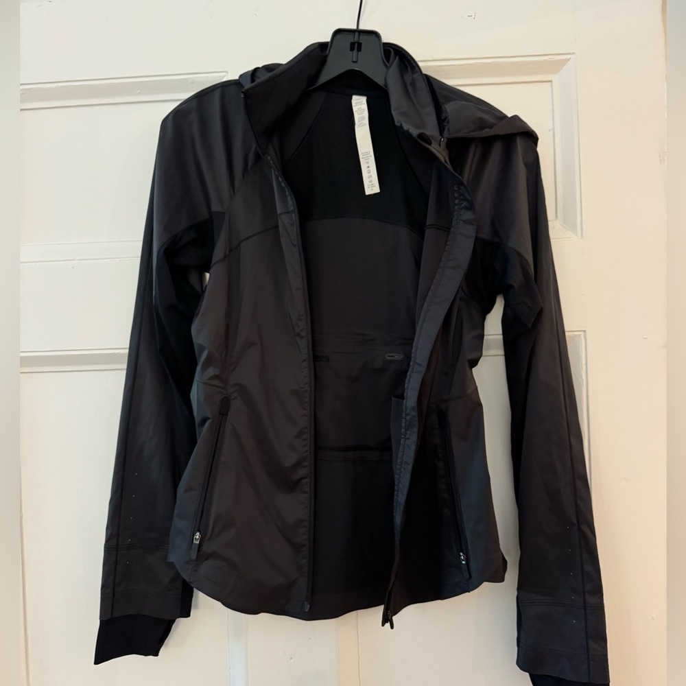 Lululemon rain jacket size 2